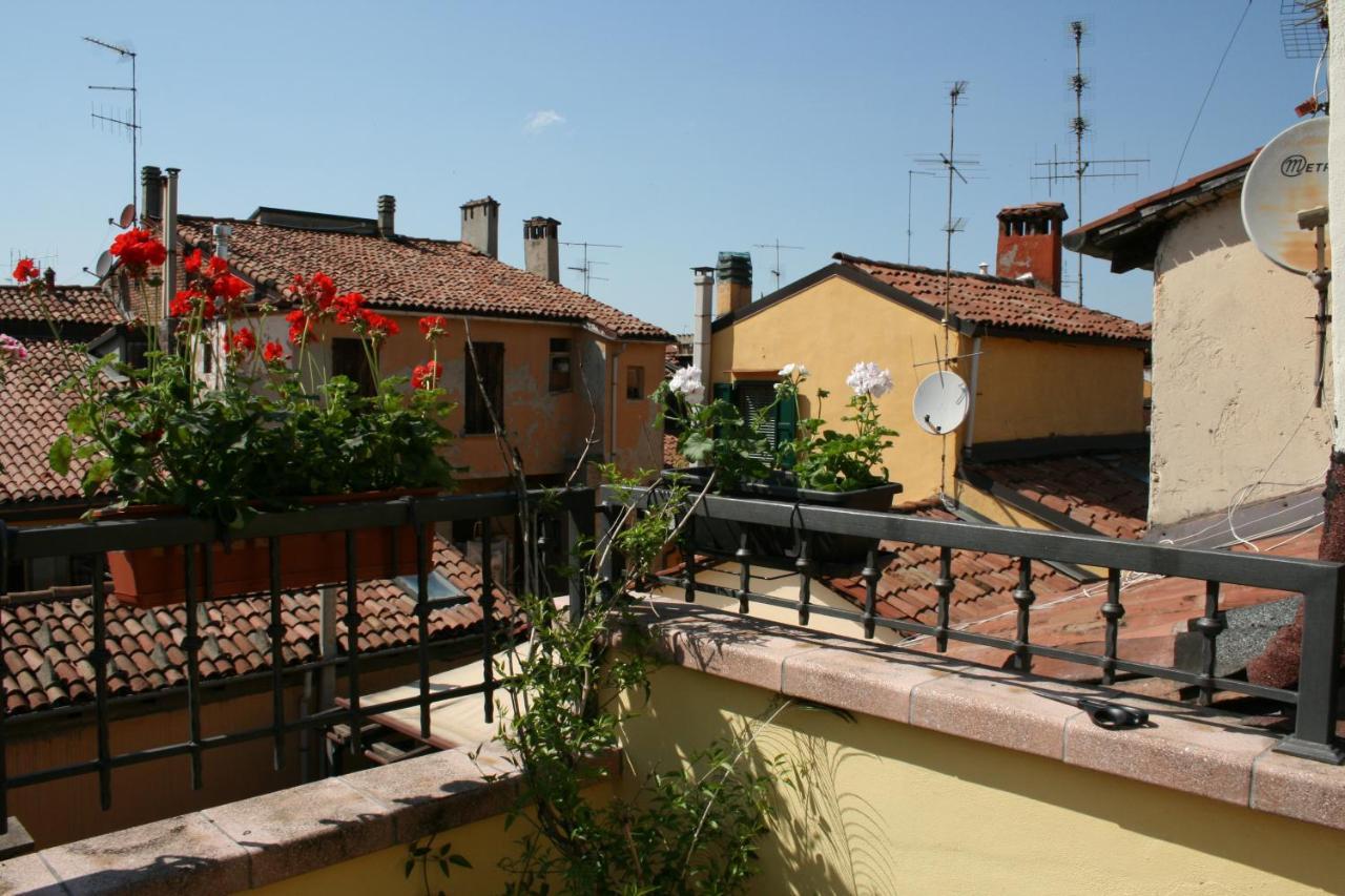 Alloggio Incantevole Sui Tetti Di Bolonia Zewnętrze zdjęcie